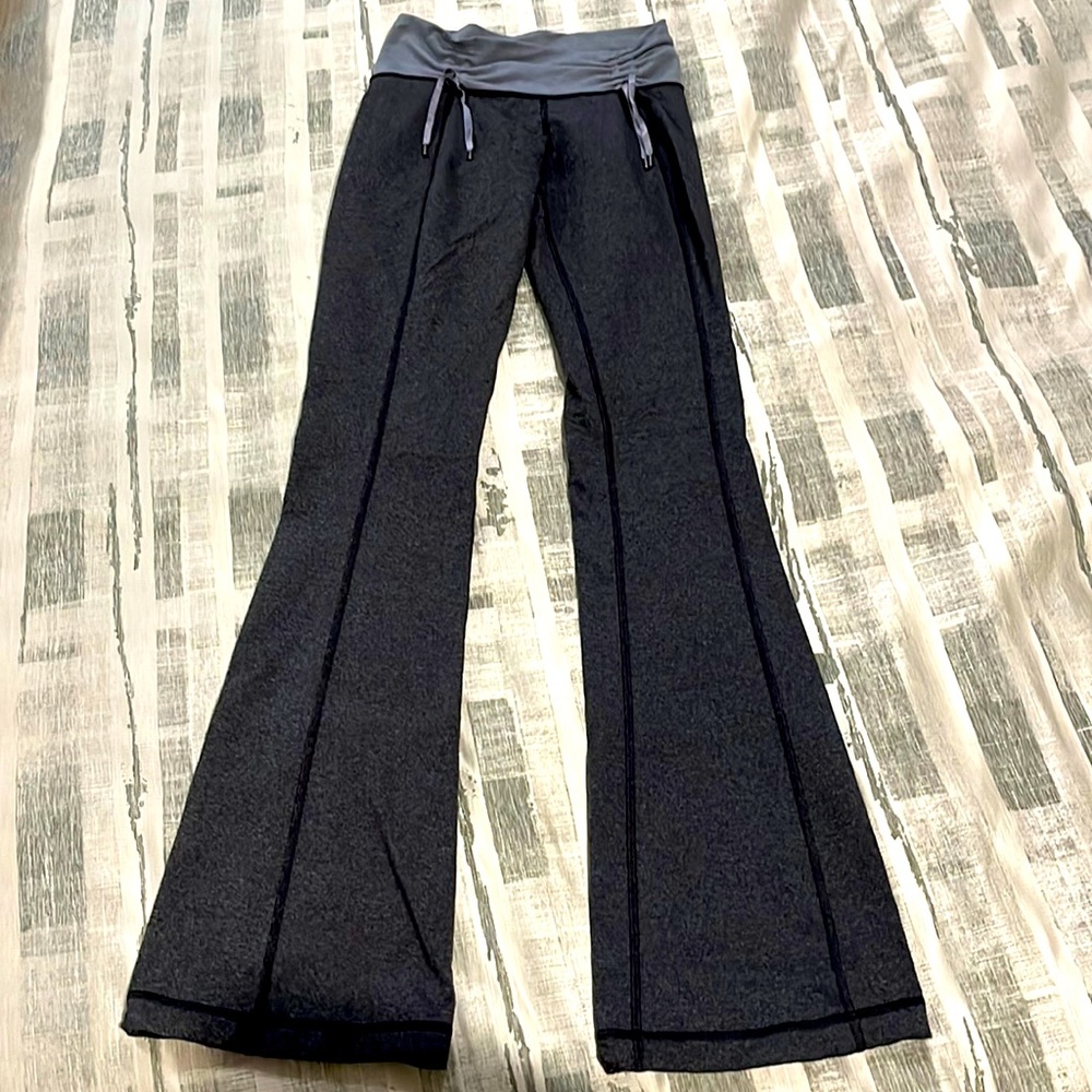 Lululemon athletica grey yoga pants